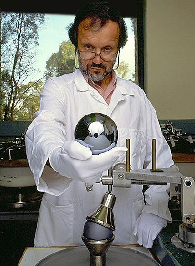 1kg_silicon_sphere_apco.jpg