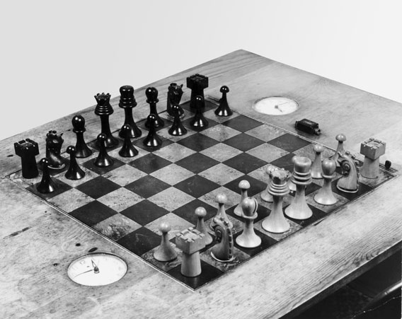 duchamp_ba_chess_set_proa.jpg