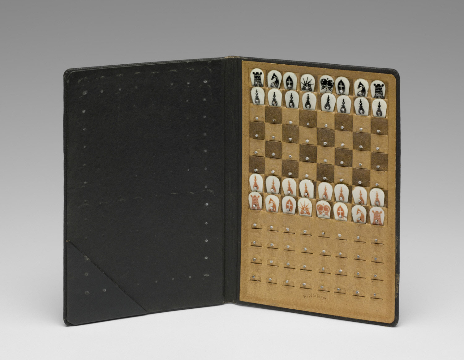 Salvador Dali chess board in Montreal Museum of Fine Arts : r/chess