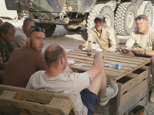 pallet_table_militaryphotosnet1.jpg