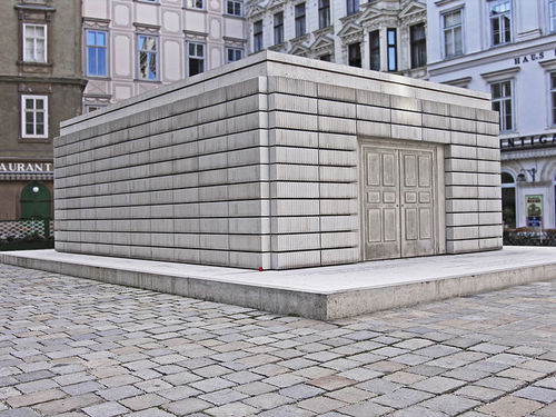 whiteread_judenplatz_memorial.jpg