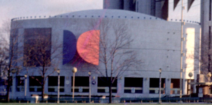 Ellsworth_Kelly_NYWorldsFair_Treadway_1966.jpg