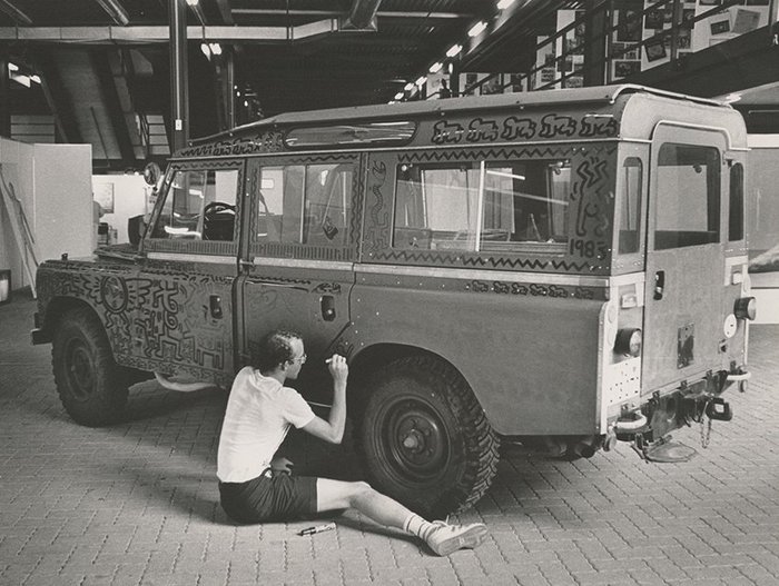 haring_painting_land_rover_bw.jpg