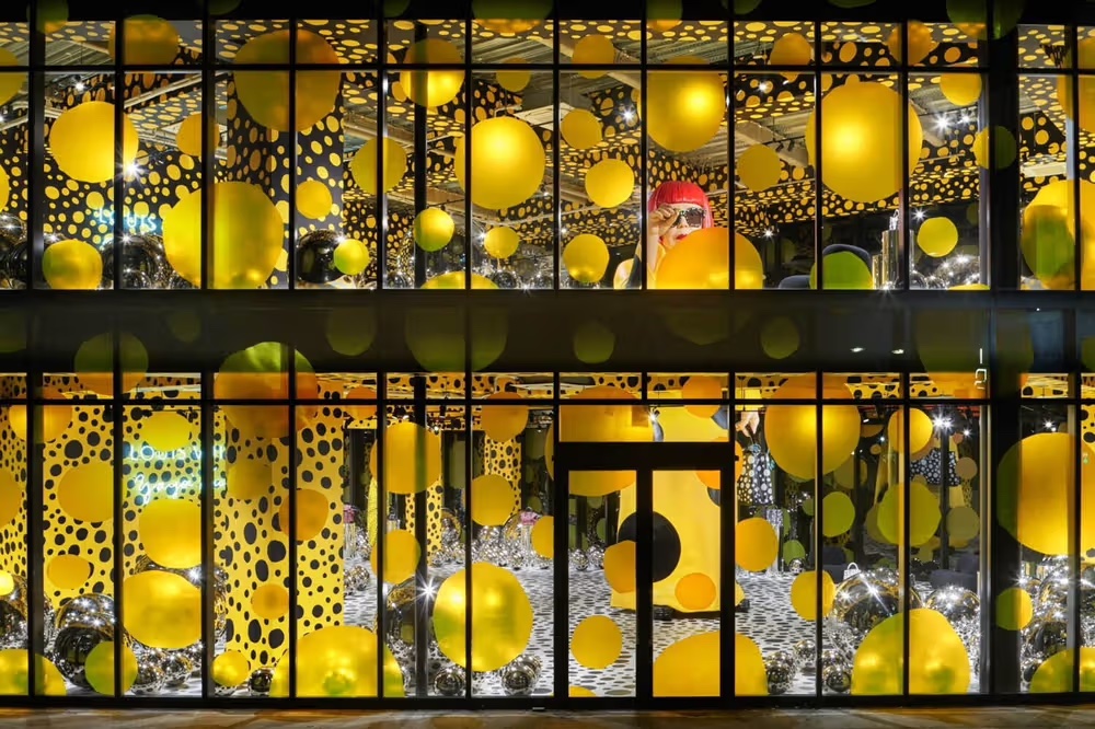 Yayoi Kusama Window for Vuitton – Fixtures Close Up